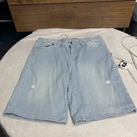 Seven7 blue/white striped shorts size 14 - Picture 10 of 10
